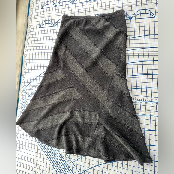 LENA GABRIELLE Black Trumpet Skirt TEXTURED  FABRIC ASYMMETRICAL STRIPES Sz 8 - Picture 2 of 7